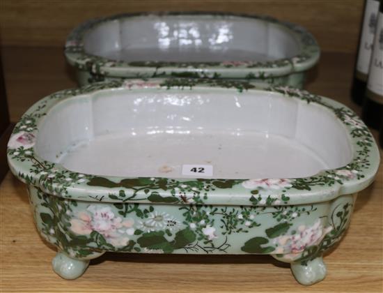 A pair of Chinese porcelain jardinieres, 14in.